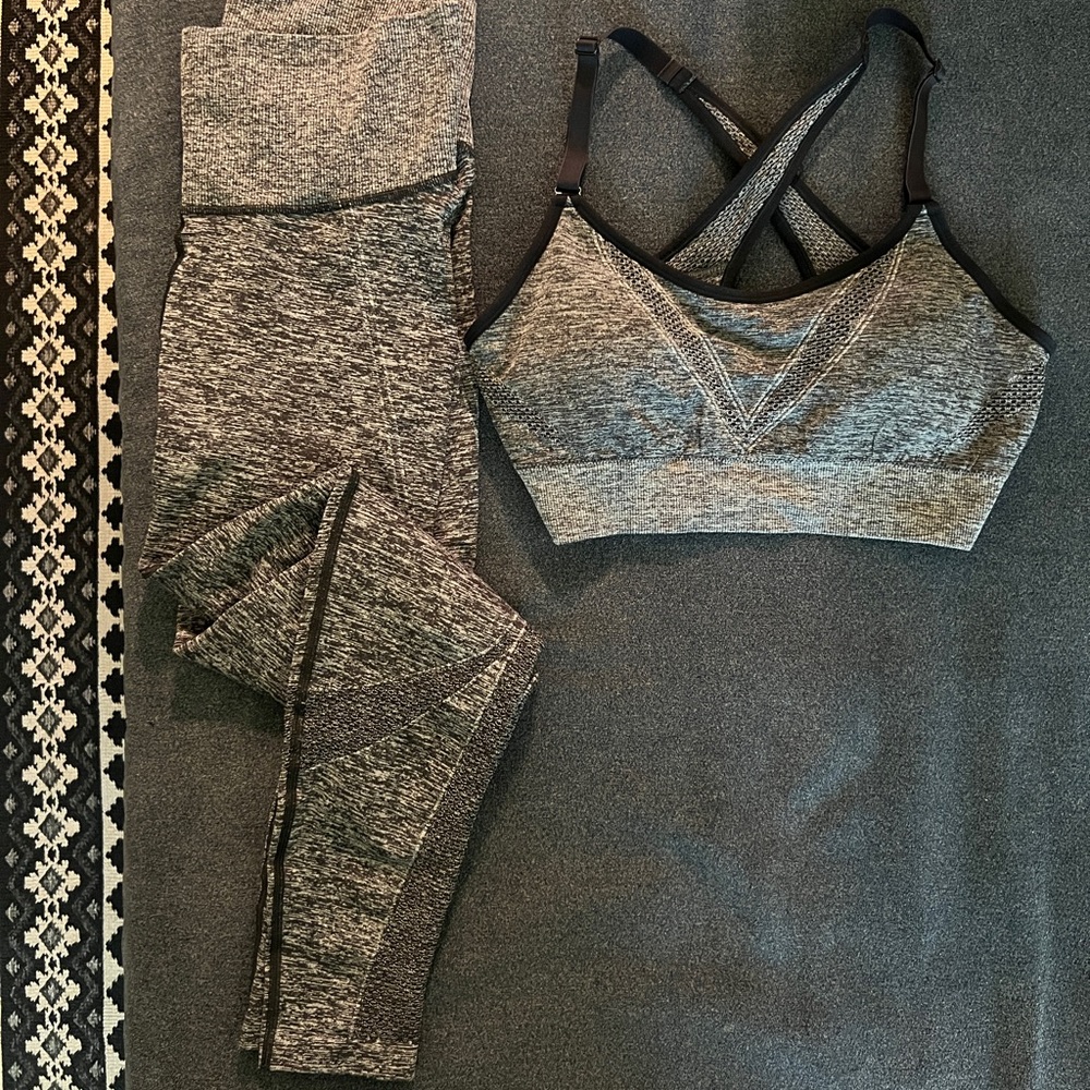All in Motion Target workout set sports bra leggings Black white L Large
